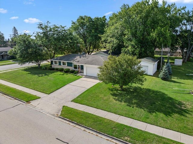 309 Braatz DRIVE, Kewaskum, WI 53040