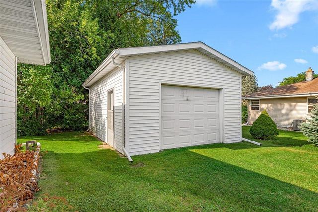 309 Braatz DRIVE, Kewaskum, WI 53040
