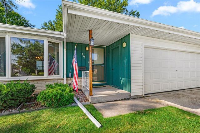 309 Braatz DRIVE, Kewaskum, WI 53040