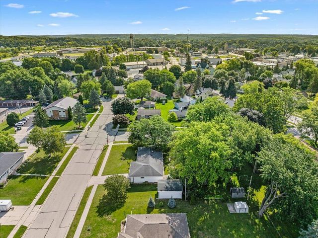 309 Braatz DRIVE, Kewaskum, WI 53040