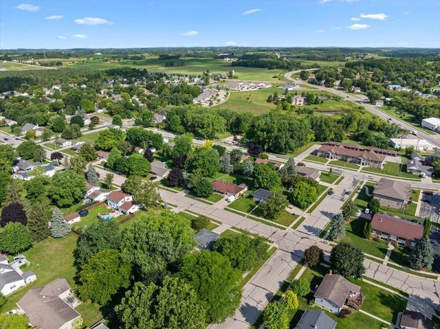 309 Braatz DRIVE, Kewaskum, WI 53040