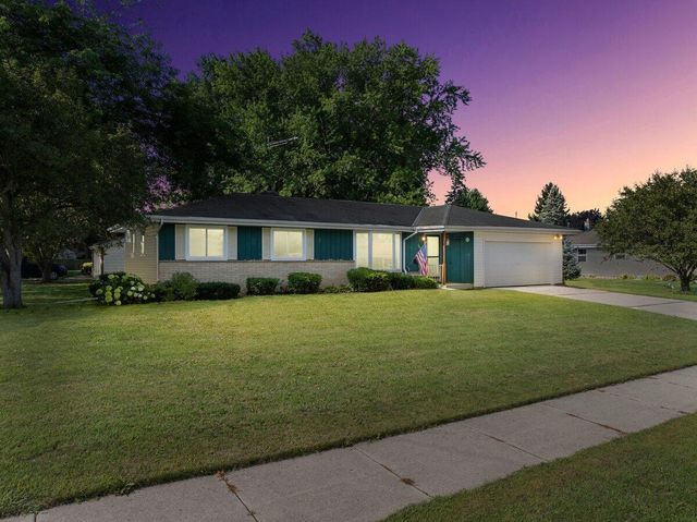 309 Braatz DRIVE, Kewaskum, WI 53040