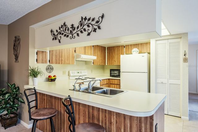 2860 LONGLEAF LANE, Palm Harbor, FL 34684