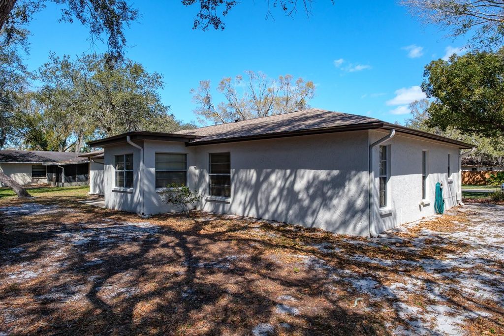 Image 11 of property listing at 2860 LONGLEAF LANE, Palm Harbor, FL 34684