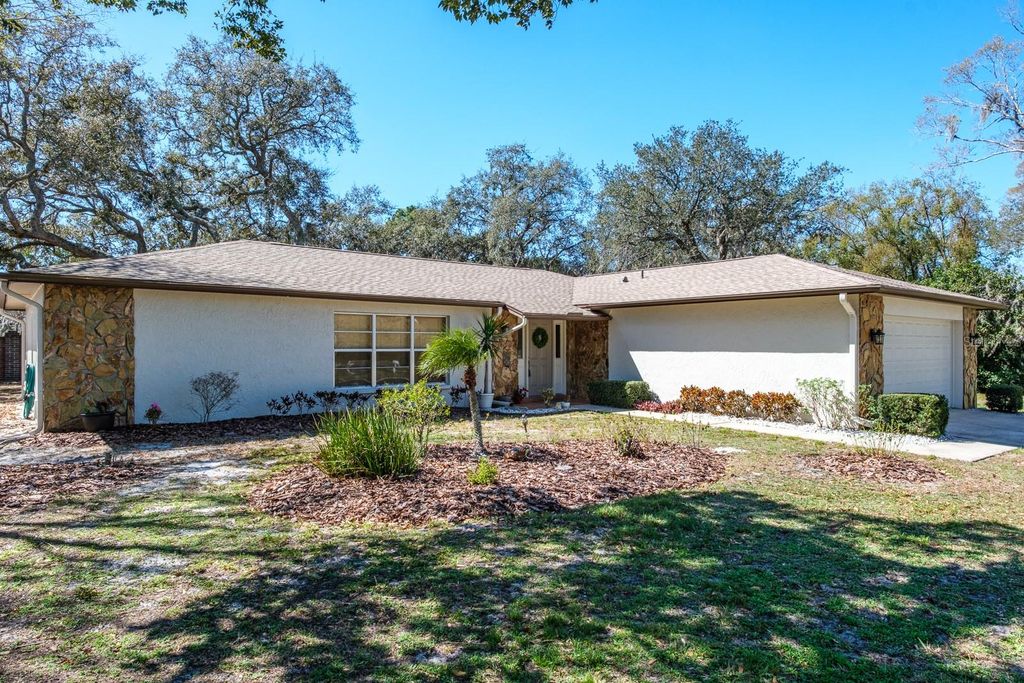 Image 4 of property listing at 2860 LONGLEAF LANE, Palm Harbor, FL 34684