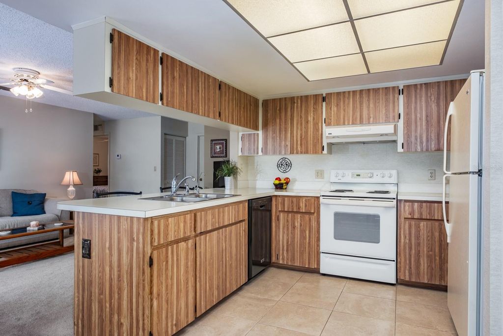 Image 34 of property listing at 2860 LONGLEAF LANE, Palm Harbor, FL 34684