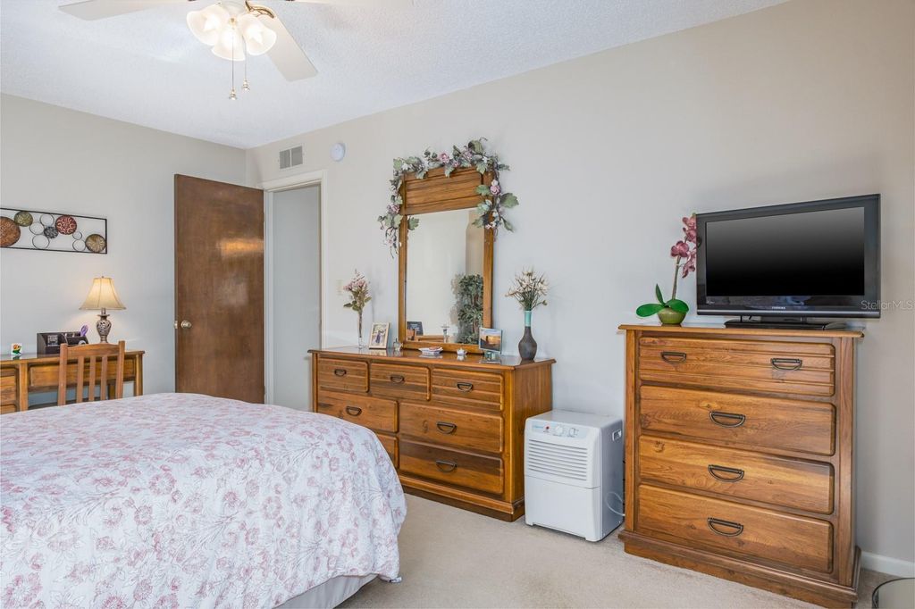 Image 40 of property listing at 2860 LONGLEAF LANE, Palm Harbor, FL 34684