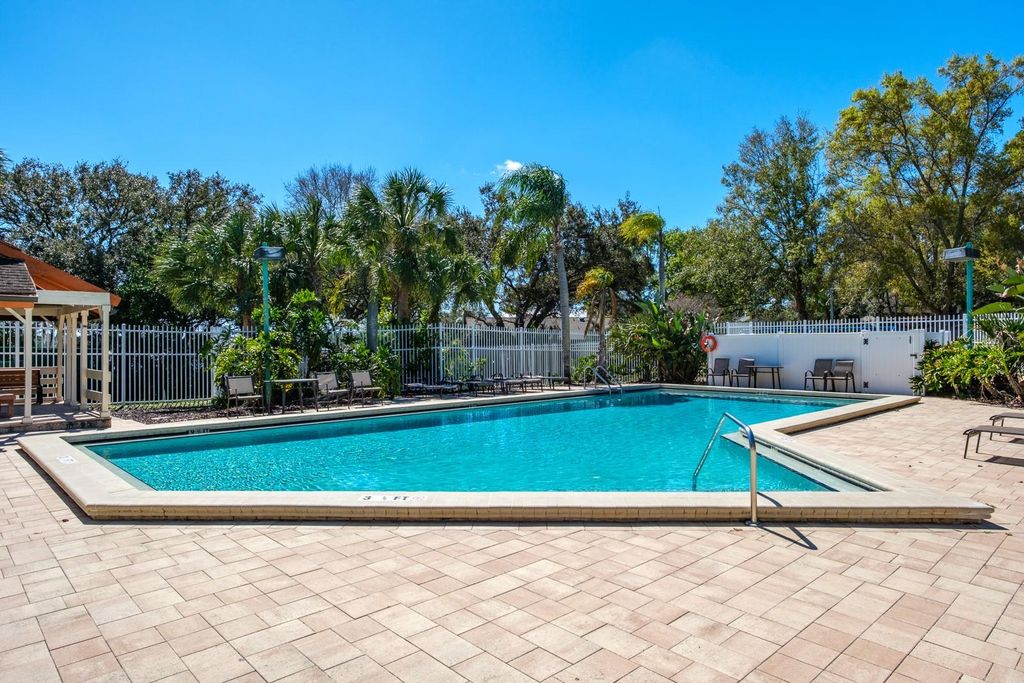 Image 55 of property listing at 2860 LONGLEAF LANE, Palm Harbor, FL 34684