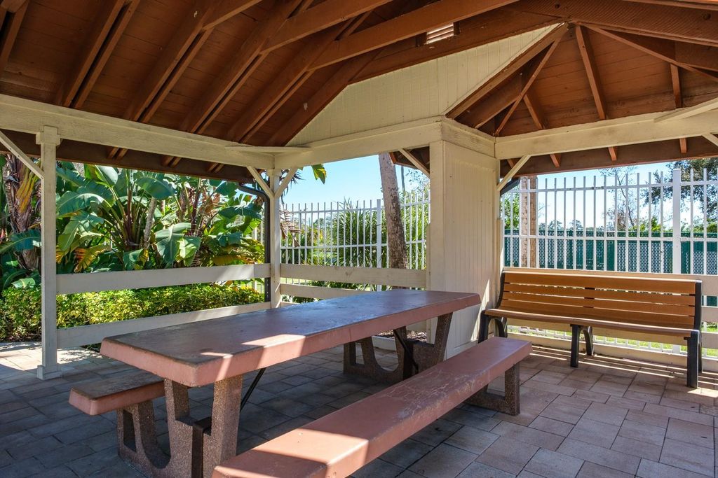 Image 59 of property listing at 2860 LONGLEAF LANE, Palm Harbor, FL 34684