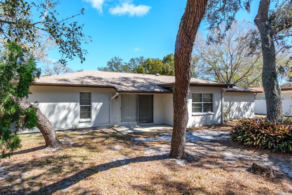 Image 8 of property listing at 2860 LONGLEAF LANE, Palm Harbor, FL 34684