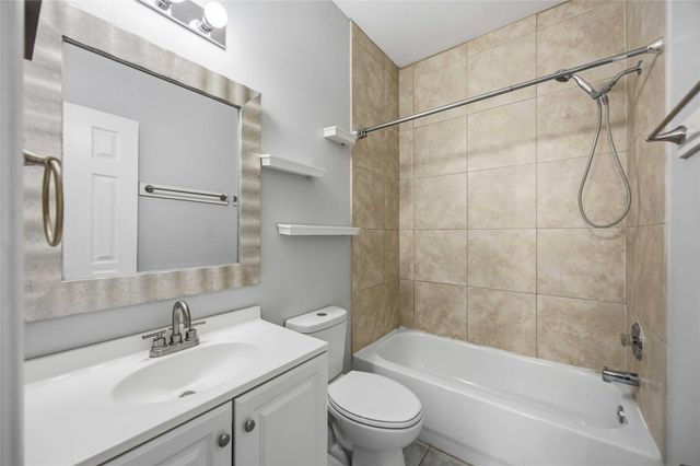 1029 Riverwood Dr, Dickinson, TX 77539