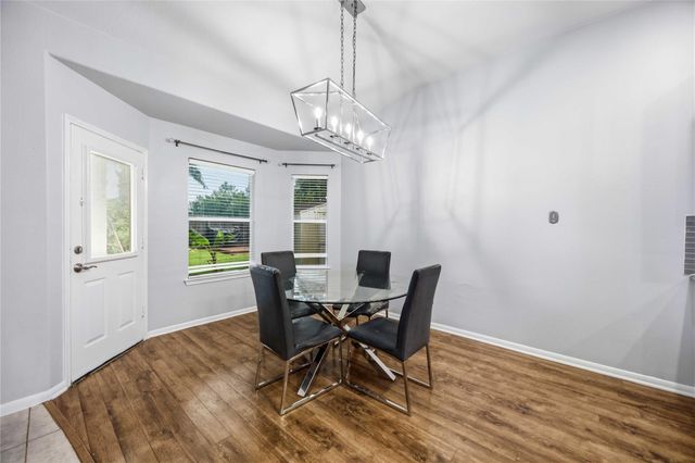 1029 Riverwood Dr, Dickinson, TX 77539