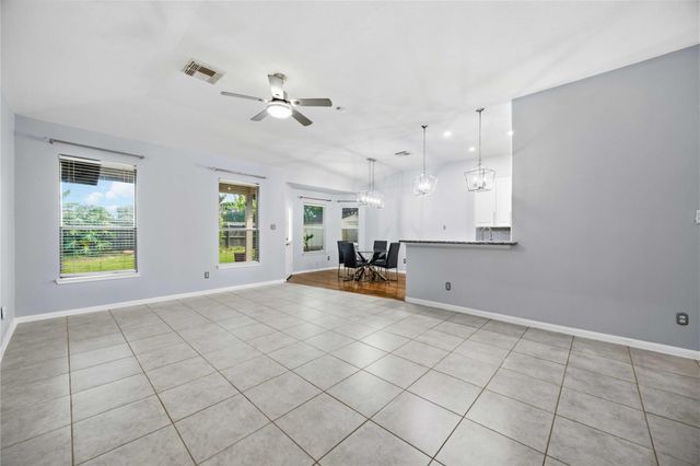 1029 Riverwood Dr, Dickinson, TX 77539