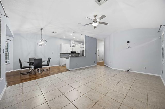 1029 Riverwood Dr, Dickinson, TX 77539