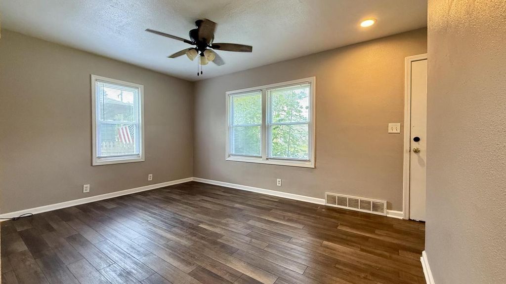 5826 N 70th STREET, Milwaukee, WI 53218