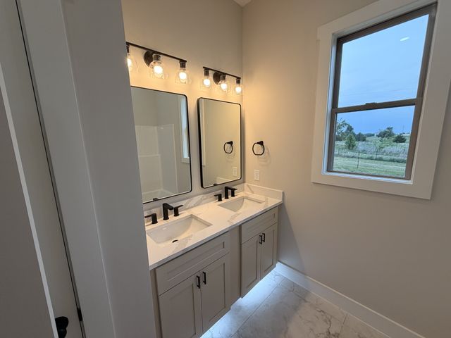 2647 Pleasant Grove Rd, Westmoreland, TN 37186