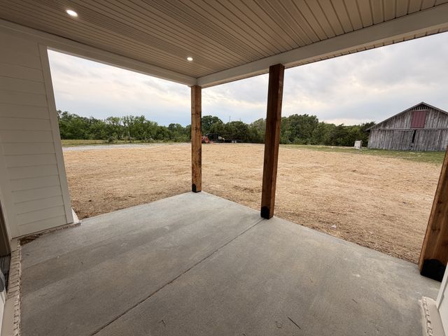 2647 Pleasant Grove Rd, Westmoreland, TN 37186