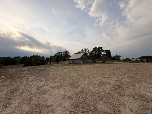 2647 Pleasant Grove Rd, Westmoreland, TN 37186