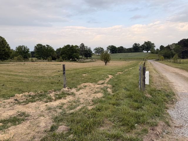 2647 Pleasant Grove Rd, Westmoreland, TN 37186