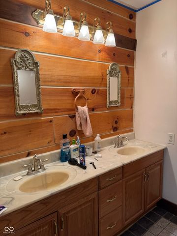 4010 N Newbern Road, Columbus, IN 47203