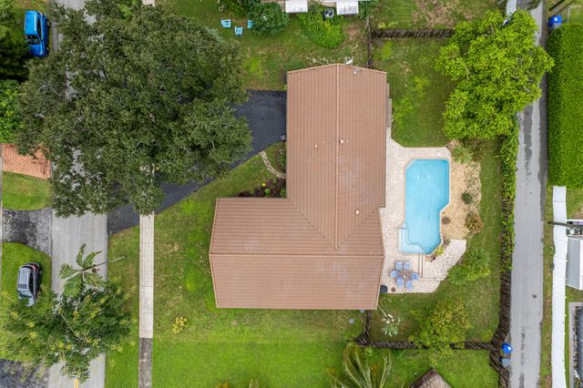 720 N CRESCENT Drive, Hollywood, FL 33021