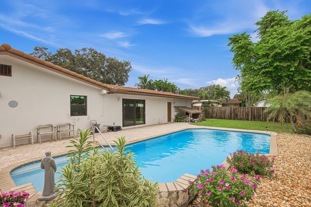 720 N CRESCENT Drive, Hollywood, FL 33021