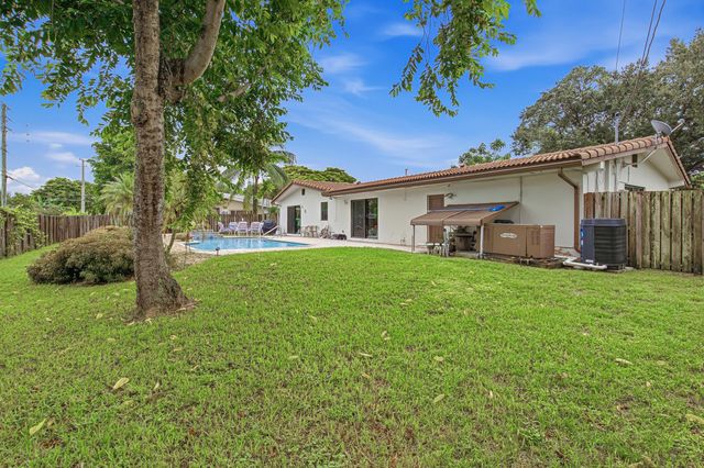 720 N CRESCENT Drive, Hollywood, FL 33021