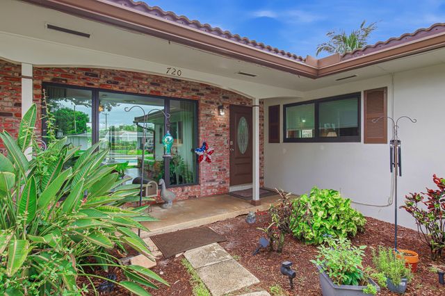 720 N CRESCENT Drive, Hollywood, FL 33021
