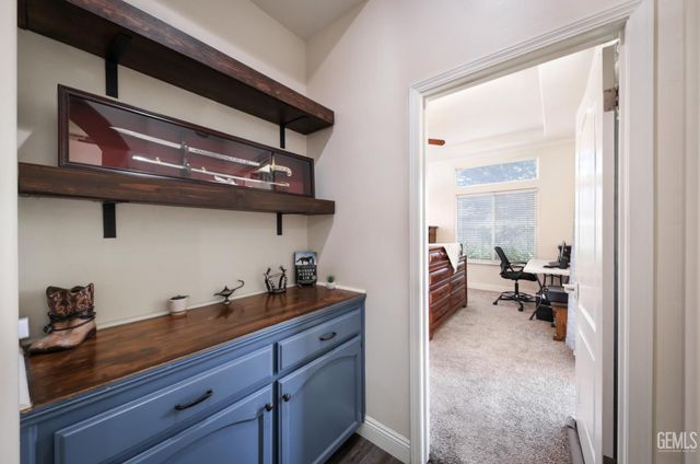 7807 Live Oak Way, Bakersfield, CA 93308