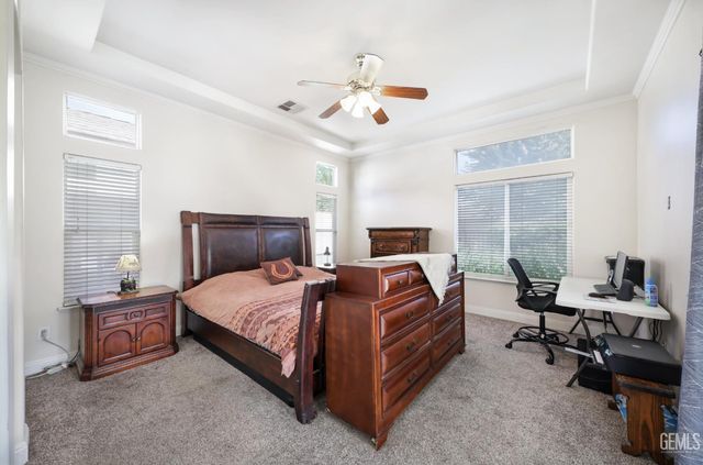 7807 Live Oak Way, Bakersfield, CA 93308