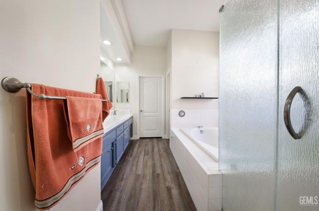 7807 Live Oak Way, Bakersfield, CA 93308