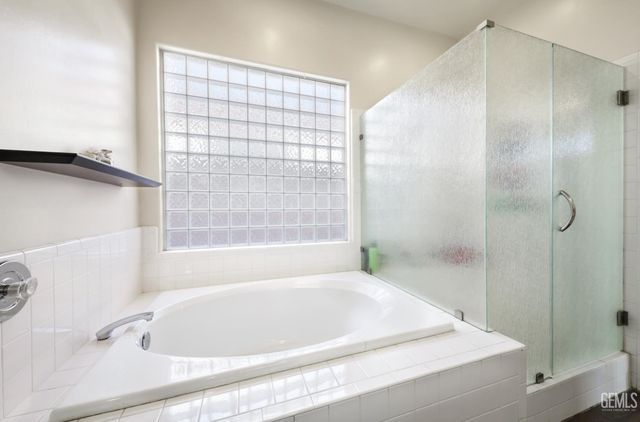 7807 Live Oak Way, Bakersfield, CA 93308