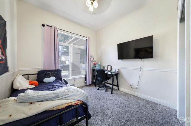 7807 Live Oak Way, Bakersfield, CA 93308