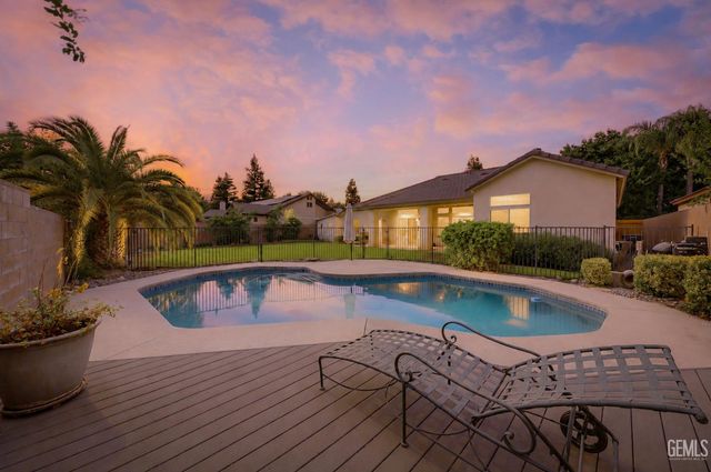 7807 Live Oak Way, Bakersfield, CA 93308