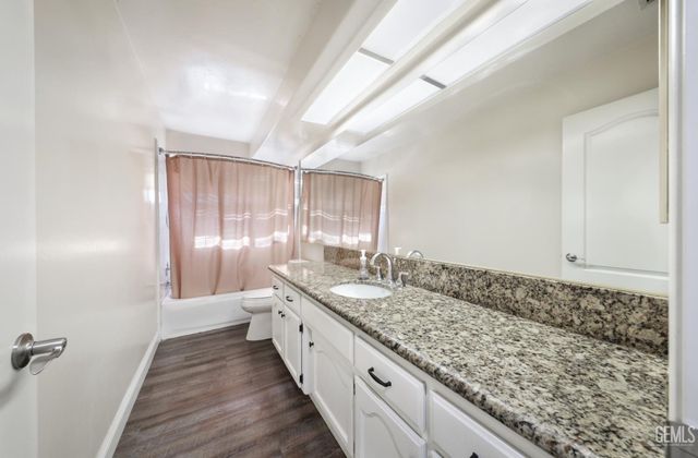 7807 Live Oak Way, Bakersfield, CA 93308
