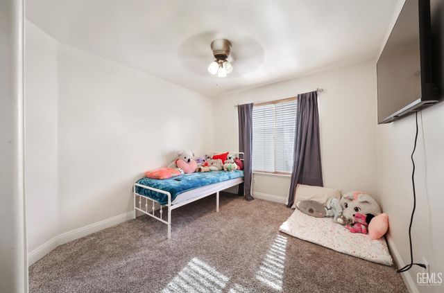 7807 Live Oak Way, Bakersfield, CA 93308