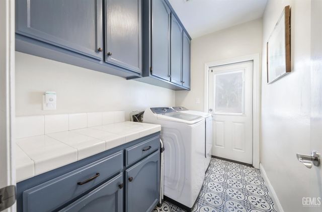7807 Live Oak Way, Bakersfield, CA 93308