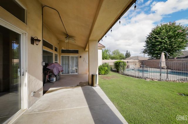 7807 Live Oak Way, Bakersfield, CA 93308