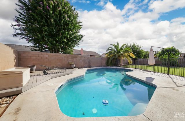 7807 Live Oak Way, Bakersfield, CA 93308