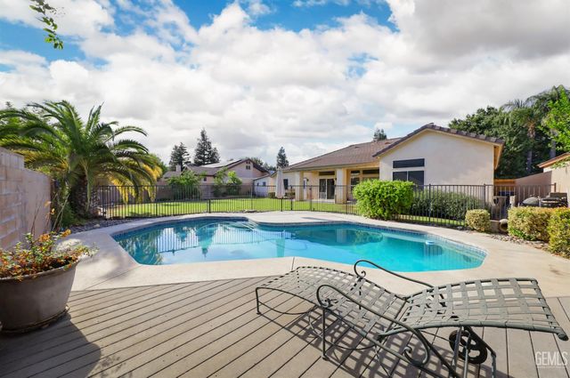 7807 Live Oak Way, Bakersfield, CA 93308