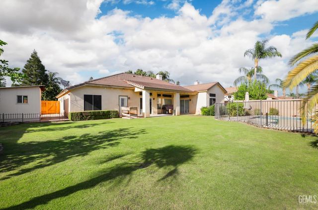 7807 Live Oak Way, Bakersfield, CA 93308