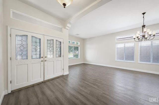 7807 Live Oak Way, Bakersfield, CA 93308