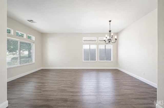 7807 Live Oak Way, Bakersfield, CA 93308