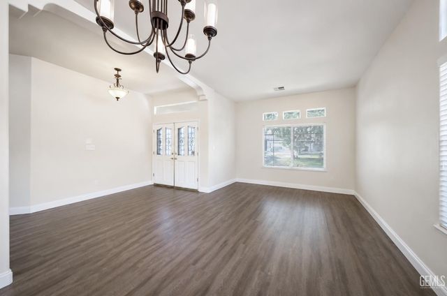 7807 Live Oak Way, Bakersfield, CA 93308