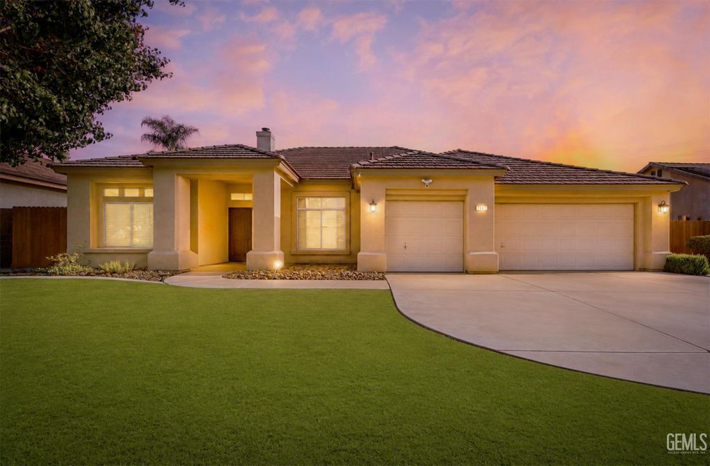 7807 Live Oak Way, Bakersfield, CA 93308