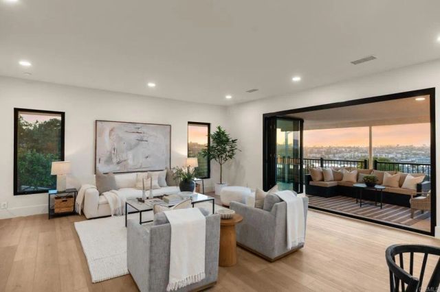1561 La Plaza Drive, San Marcos, CA 92078