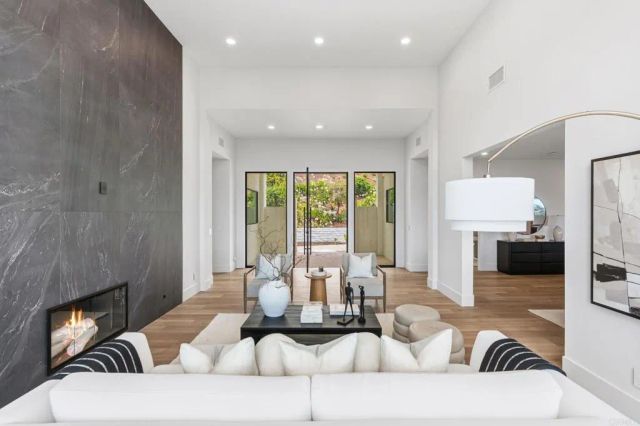 1561 La Plaza Drive, San Marcos, CA 92078