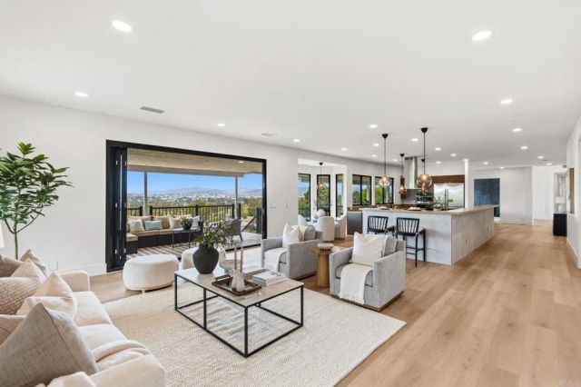 1561 La Plaza Drive, San Marcos, CA 92078