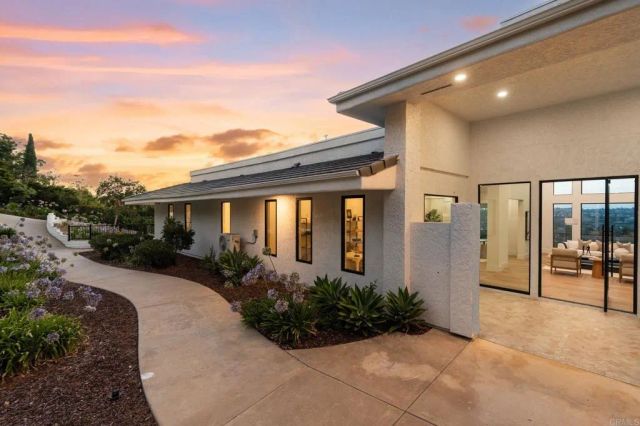 1561 La Plaza Drive, San Marcos, CA 92078