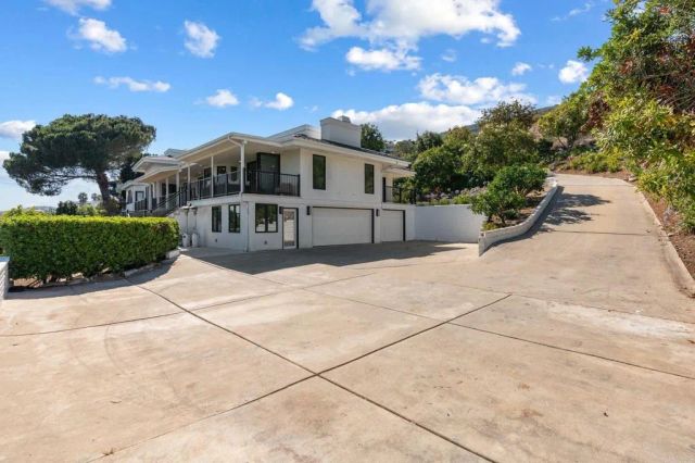 1561 La Plaza Drive, San Marcos, CA 92078